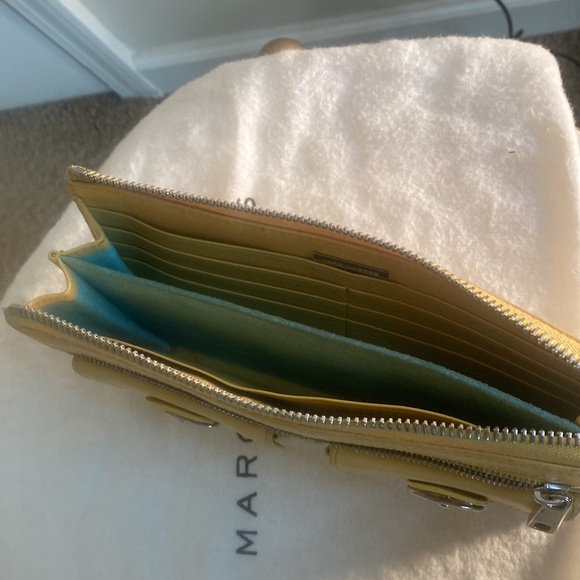 COPY - Marc Jacobs Zip Clutch 100% Calf Leather “Honey” Color - Picture 6 of 7